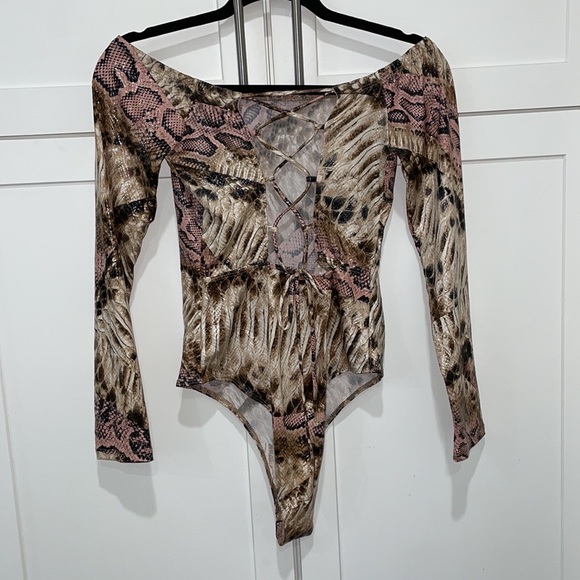 NWOT Fashion Nova Snakeskin Bodysuit - Picture 3 of 5